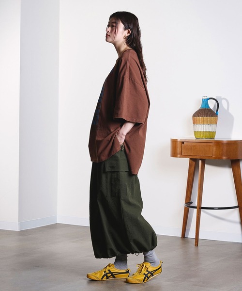 THOUSAND MILE(サウザンドマイル)の「(GENE HEAVENS x THOUSAND MILE/)CARGO POCKET MAXI SKIRT(スカート・レディース・ブラウン/イエロー/ブラック/オリーブ・ONE SIZE)」の5枚目の写真