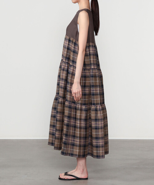 O'NEIL of DUBLIN（オニールオブダブリン）の「O'NEIL OF DUBLIN | リネン ティアードワンピース WOMEN（ワンピース・レディース・ブラウン系その他/ブラック系その他/ブルー系その他・8）」の11枚目の写真