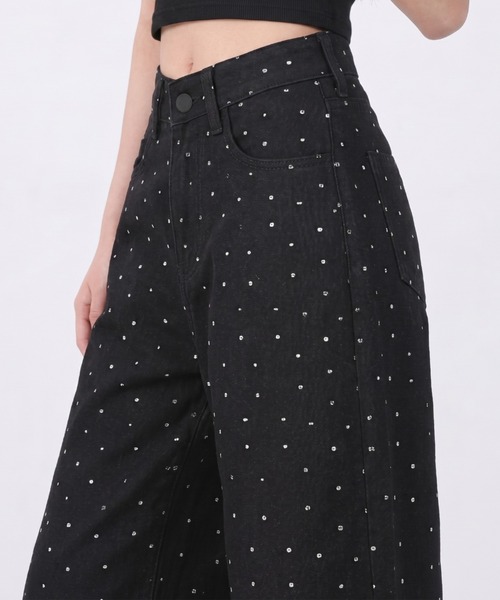SHEPP(シープ)の「小花柄ドット刺繍ブラックワイドデニムパンツ(デニムパンツ・レディース・ブラック・M/S)」の1枚目の写真