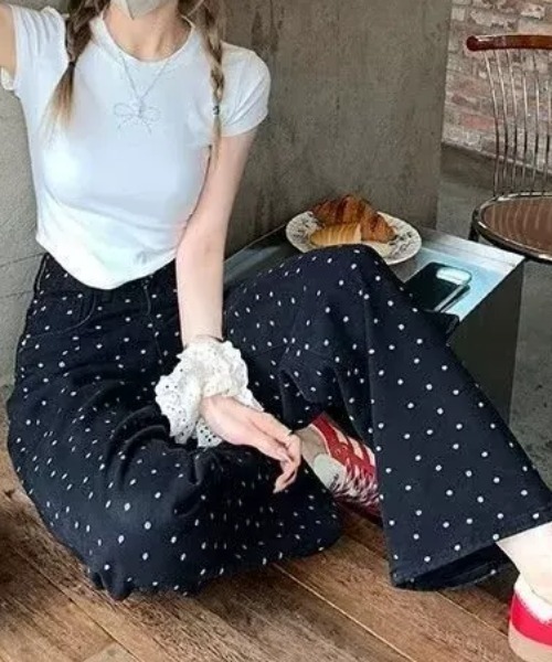 SHEPP(シープ)の「小花柄ドット刺繍ブラックワイドデニムパンツ(デニムパンツ・レディース・ブラック・M/S)」の3枚目の写真