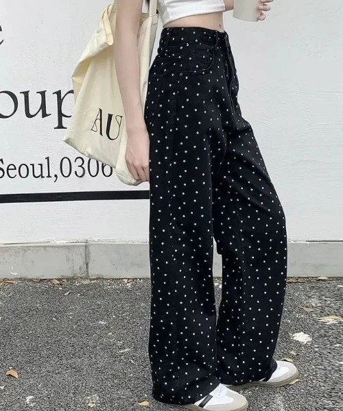 SHEPP(シープ)の「小花柄ドット刺繍ブラックワイドデニムパンツ(デニムパンツ・レディース・ブラック・M/S)」の10枚目の写真