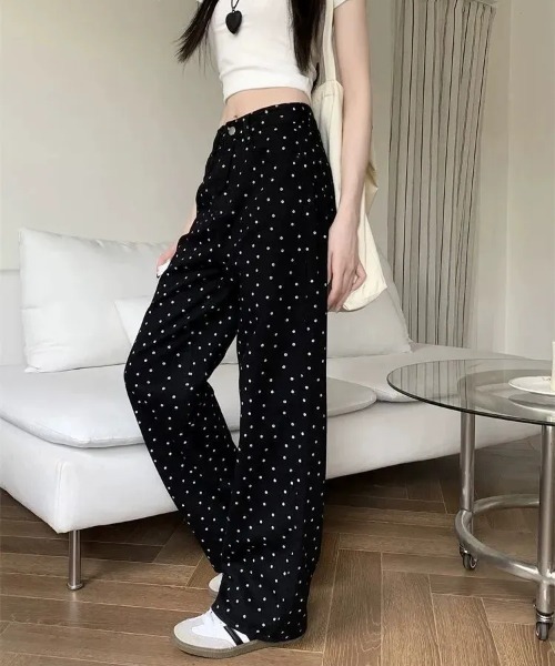 SHEPP(シープ)の「小花柄ドット刺繍ブラックワイドデニムパンツ(デニムパンツ・レディース・ブラック・M/S)」の9枚目の写真