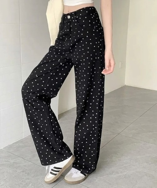 SHEPP(シープ)の「小花柄ドット刺繍ブラックワイドデニムパンツ(デニムパンツ・レディース・ブラック・M/S)」の11枚目の写真