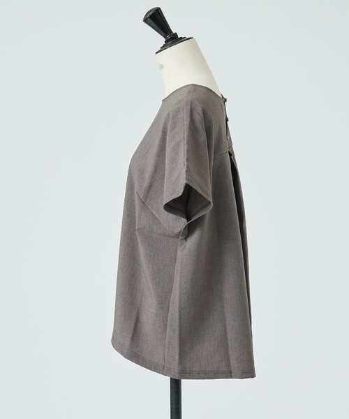 DESIGNWORKS（デザインワークス）の「【一部店舗限定】【セットアップ対応】リネン調後ろボタンブラウス（シャツ/ブラウス・レディース・ブラック/ライトグレー・フリー）」の14枚目の写真