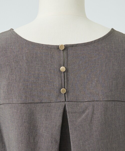 DESIGNWORKS（デザインワークス）の「【一部店舗限定】【セットアップ対応】リネン調後ろボタンブラウス（シャツ/ブラウス・レディース・ブラック/ライトグレー・フリー）」の16枚目の写真