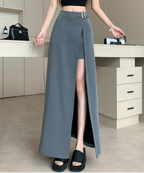 &soiree(アンドソワレ)の「前スリットベルト付きスカート(スカート・レディース・ブラック/チャコールグレー・SMALL/MEDIUM/LARGE/X-LARGE)」の3枚目の写真