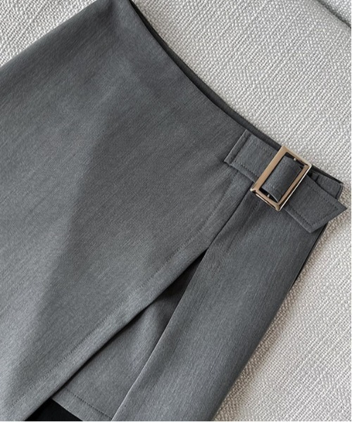 &soiree(アンドソワレ)の「前スリットベルト付きスカート(スカート・レディース・ブラック/チャコールグレー・SMALL/MEDIUM/LARGE/X-LARGE)」の8枚目の写真