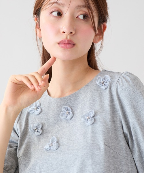Rose Tiara（ローズティアラ）の「フラワーモチーフ パフスリーブカットソー（Tシャツ/カットソー・レディース・オフホワイト/ネイビー/グレー・38/42/46）」の5枚目の写真