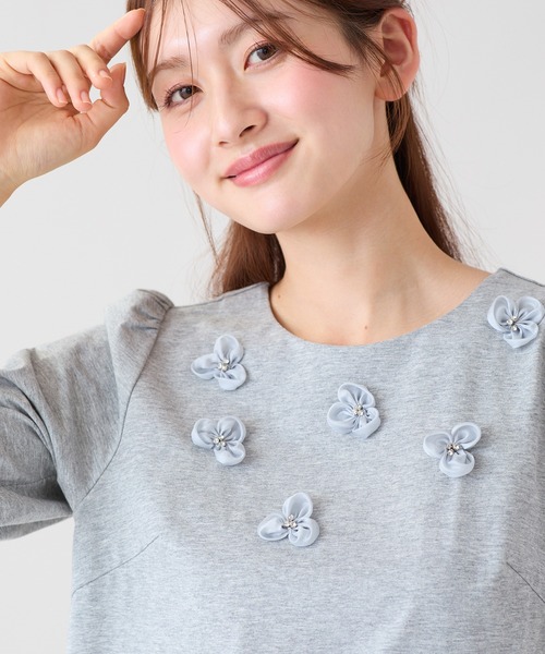 Rose Tiara（ローズティアラ）の「フラワーモチーフ パフスリーブカットソー（Tシャツ/カットソー・レディース・オフホワイト/ネイビー/グレー・38/42/46）」の6枚目の写真