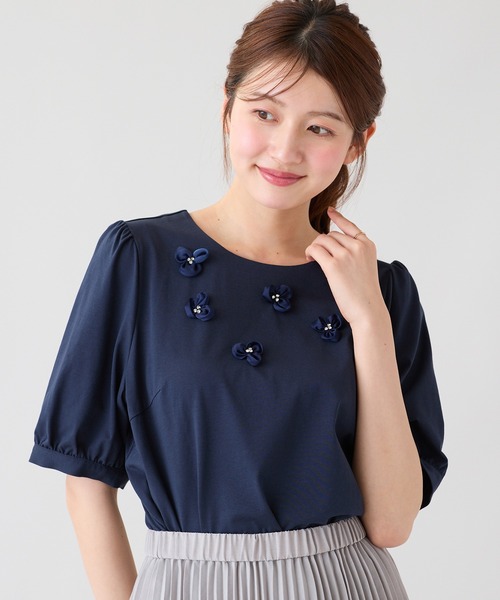 Rose Tiara（ローズティアラ）の「フラワーモチーフ パフスリーブカットソー（Tシャツ/カットソー・レディース・オフホワイト/ネイビー/グレー・38/42/46）」の13枚目の写真