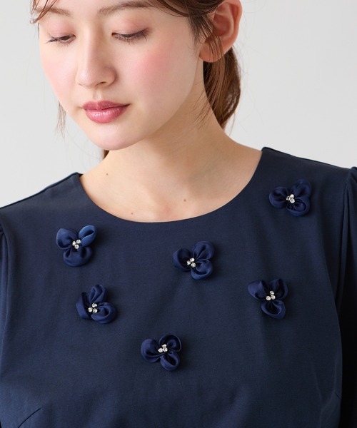 Rose Tiara（ローズティアラ）の「フラワーモチーフ パフスリーブカットソー（Tシャツ/カットソー・レディース・オフホワイト/ネイビー/グレー・38/42/46）」の16枚目の写真