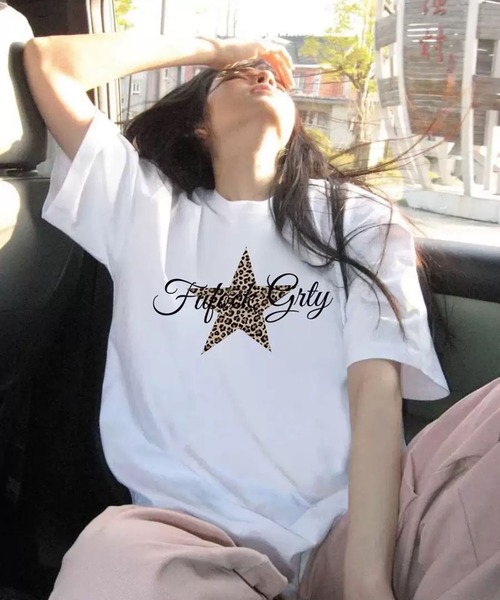 VIBGYOR(ヴィブジョー)の「【EIZZ/アイズ】レオパード星型ロゴ ビッグTシャツ / オーバーサイズ 半袖カットソー(Tシャツ/カットソー・レディース・ホワイト/ブラック/グレー・FREE)」の7枚目の写真