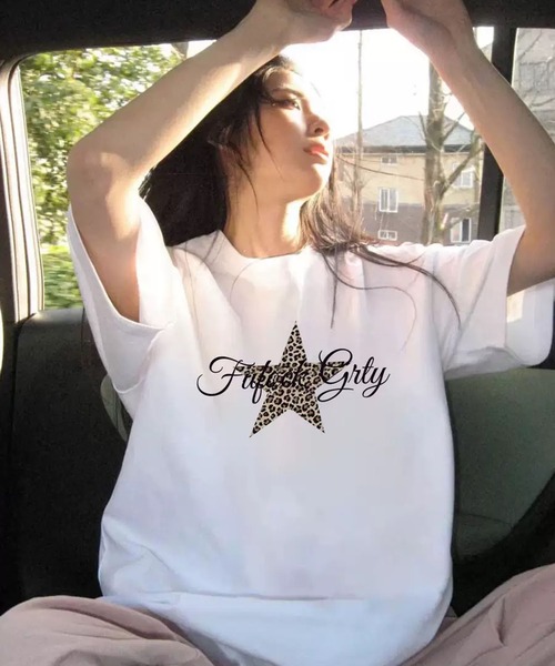 VIBGYOR(ヴィブジョー)の「【EIZZ/アイズ】レオパード星型ロゴ ビッグTシャツ / オーバーサイズ 半袖カットソー(Tシャツ/カットソー・レディース・ホワイト/ブラック/グレー・FREE)」の4枚目の写真
