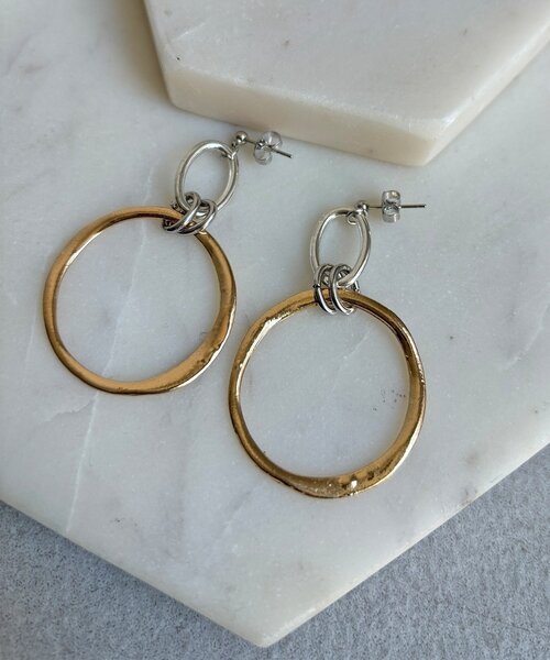 DouDou(ドゥドゥ)の「【WEB限定】Two Tone Ringピアス(ピアス(両耳用)・レディース・ゴールド・FREE)」の4枚目の写真