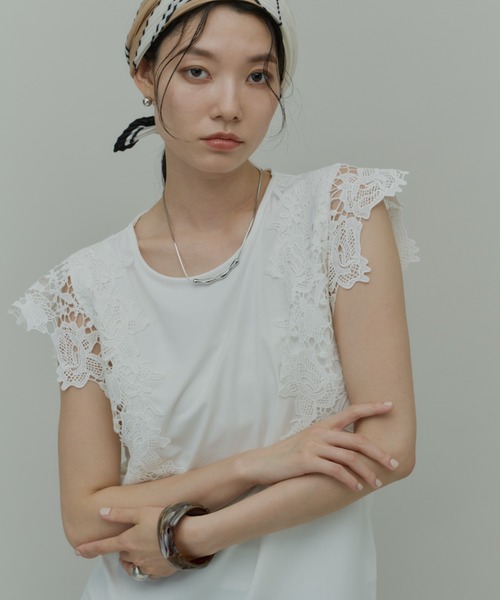 libelle more(リベル モア)の「ショルダーレースカットトップス(Tシャツ/カットソー・レディース・ブラック/オフホワイト/ライトグレー・M)」の11枚目の写真