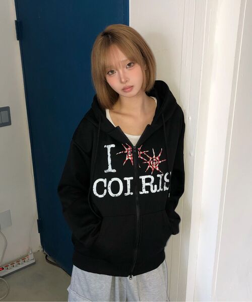 COIRIS（コイリス）の「スルー ヴィンテージチェックロゴ フードジップアップ 男女共用（パーカー・レディース・ブラック・1）」の5枚目の写真
