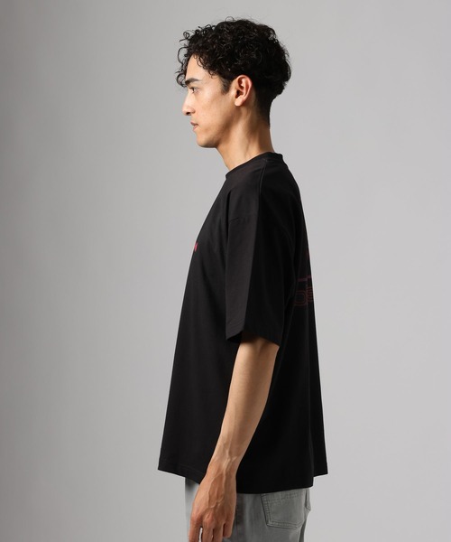 BAYFLOW(ベイフロー)の「【Billie Eilish(ビリー・アイリッシュ)】プリントTシャツ(Tシャツ/カットソー・メンズ・ブラック/レッド・MEDIUM/LARGE)」の16枚目の写真