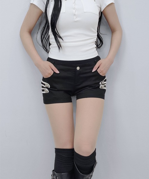 FOLLOWIN(フォロウィン)の「【FOLLOWIN MADE】ナポレオンボタンショートパンツ【セットアップ対応】(その他パンツ・レディース・ブラック・SMALL/LARGE/MEDIUM)」の4枚目の写真