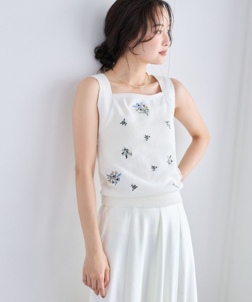 mysty woman(ミスティウーマン)の「フラワー刺繍ニットタンクトップ 1061820(ニット/セーター・レディース・オフホワイト/ブラック/ブラウン・FREE)」の15枚目の写真