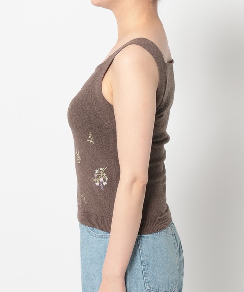 mysty woman(ミスティウーマン)の「フラワー刺繍ニットタンクトップ 1061820(ニット/セーター・レディース・オフホワイト/ブラック/ブラウン・FREE)」の17枚目の写真
