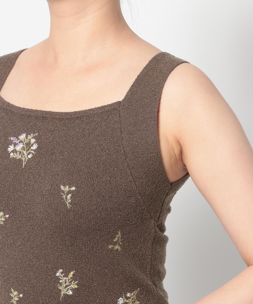 mysty woman(ミスティウーマン)の「フラワー刺繍ニットタンクトップ 1061820(ニット/セーター・レディース・オフホワイト/ブラック/ブラウン・FREE)」の20枚目の写真
