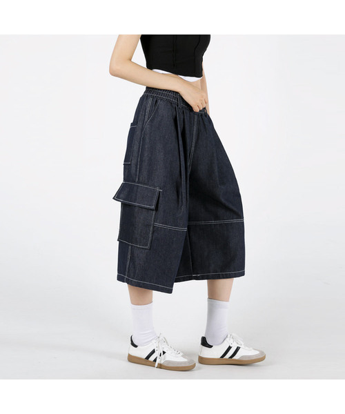 UMM(ウム)の「レディース ツーピンタックバミューダカーゴデニムパンツ 2COLOR(その他パンツ・レディース・ダークブルー/ダークブラック・F)」の1枚目の写真