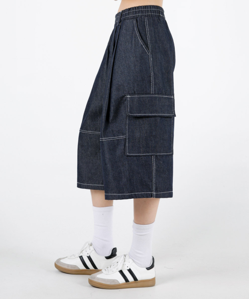 UMM(ウム)の「レディース ツーピンタックバミューダカーゴデニムパンツ 2COLOR(その他パンツ・レディース・ダークブルー/ダークブラック・F)」の3枚目の写真