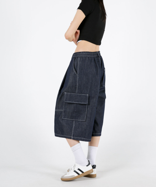 UMM(ウム)の「レディース ツーピンタックバミューダカーゴデニムパンツ 2COLOR(その他パンツ・レディース・ダークブルー/ダークブラック・F)」の4枚目の写真