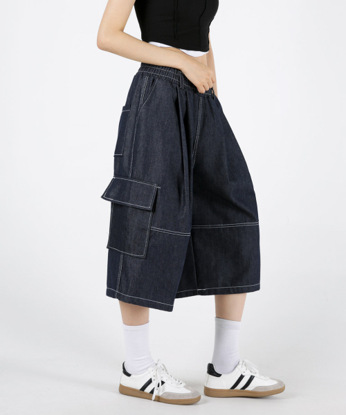 UMM(ウム)の「レディース ツーピンタックバミューダカーゴデニムパンツ 2COLOR(その他パンツ・レディース・ダークブルー/ダークブラック・F)」の5枚目の写真