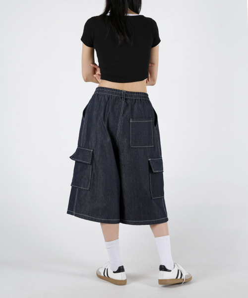 UMM(ウム)の「レディース ツーピンタックバミューダカーゴデニムパンツ 2COLOR(その他パンツ・レディース・ダークブルー/ダークブラック・F)」の7枚目の写真
