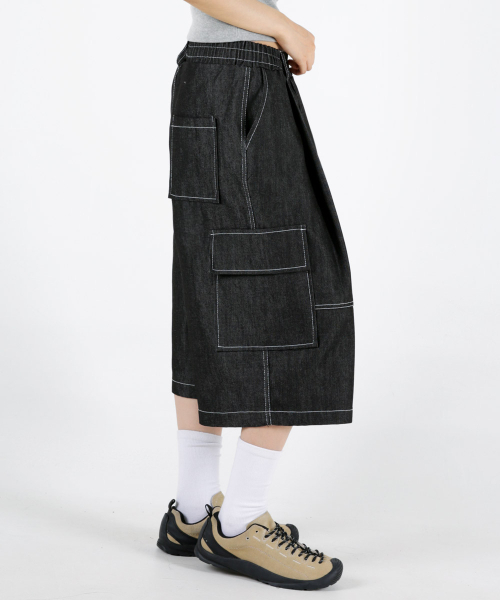 UMM(ウム)の「レディース ツーピンタックバミューダカーゴデニムパンツ 2COLOR(その他パンツ・レディース・ダークブルー/ダークブラック・F)」の9枚目の写真