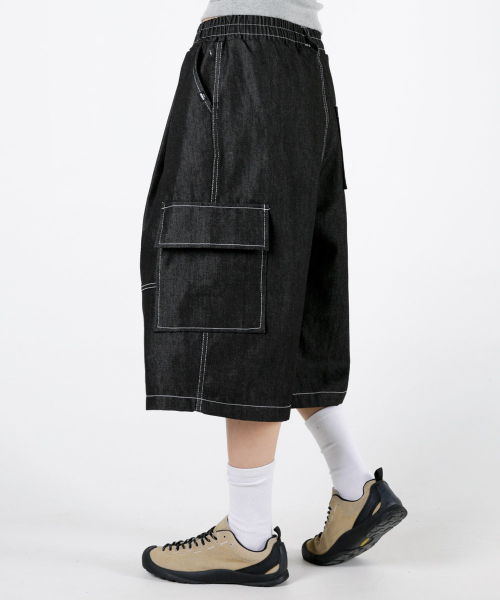 UMM(ウム)の「レディース ツーピンタックバミューダカーゴデニムパンツ 2COLOR(その他パンツ・レディース・ダークブルー/ダークブラック・F)」の10枚目の写真