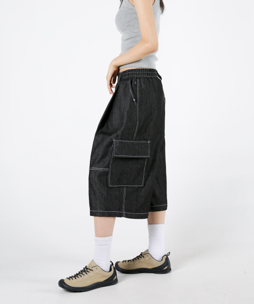 UMM(ウム)の「レディース ツーピンタックバミューダカーゴデニムパンツ 2COLOR(その他パンツ・レディース・ダークブルー/ダークブラック・F)」の11枚目の写真