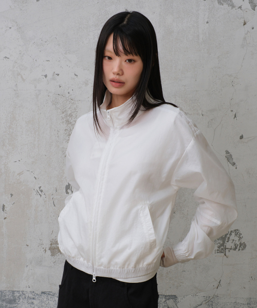 DIVEIN WOMEN(ダイブイン ウーマン)の「REGULAR FIT SHEER NYLON JACKET (WHITE)(ナイロンジャケット・レディース・その他・1/2)」の1枚目の写真