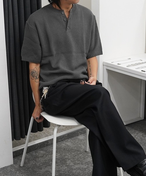 GLARE(グレア)の「【GLARE】ヘンリーネック クロップド サーマルニット / Henley Neck Cropped Thermal Knit(ニット/セーター・メンズ・カーキ/チャコールグレー/ブラック・FREE)」の14枚目の写真