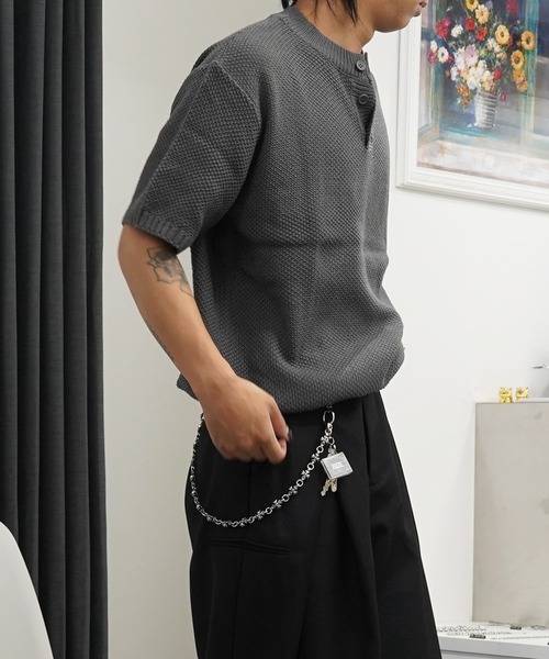 GLARE(グレア)の「【GLARE】ヘンリーネック クロップド サーマルニット / Henley Neck Cropped Thermal Knit(ニット/セーター・メンズ・カーキ/チャコールグレー/ブラック・FREE)」の16枚目の写真