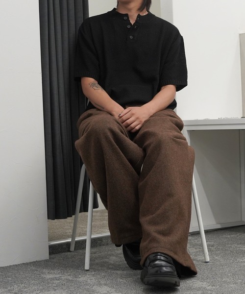 GLARE(グレア)の「【GLARE】ヘンリーネック クロップド サーマルニット / Henley Neck Cropped Thermal Knit(ニット/セーター・メンズ・カーキ/チャコールグレー/ブラック・FREE)」の6枚目の写真