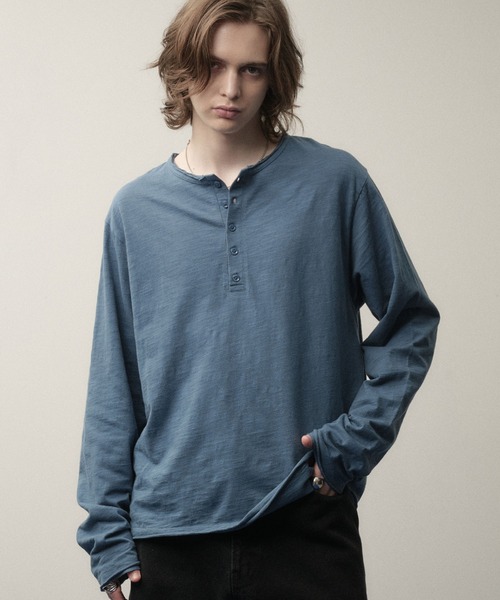 SELLE GLANT(セレグランテ)の「HENRY NECK SLUB LONG SLEEVE T-SHIRT / ヘンリーネックスラブロングTシャツ(Tシャツ/カットソー・メンズ・グレイッシュベージュ/ダークブラウン/カーキ/ブラック系/グレイッシュブルー/ボルドー/オフホワイト/ブラック・SMALL/LARGE/MEDIUM)」の7枚目の写真