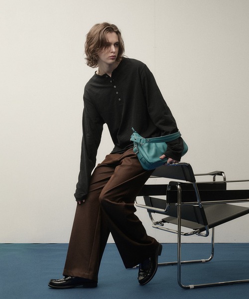 SELLE GLANT(セレグランテ)の「HENRY NECK SLUB LONG SLEEVE T-SHIRT / ヘンリーネックスラブロングTシャツ(Tシャツ/カットソー・メンズ・グレイッシュベージュ/ダークブラウン/カーキ/ブラック系/グレイッシュブルー/ボルドー/オフホワイト/ブラック・SMALL/LARGE/MEDIUM)」の12枚目の写真