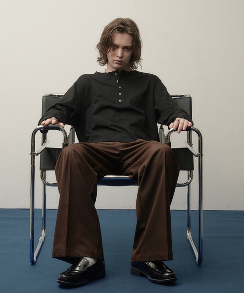 SELLE GLANT(セレグランテ)の「HENRY NECK SLUB LONG SLEEVE T-SHIRT / ヘンリーネックスラブロングTシャツ(Tシャツ/カットソー・メンズ・グレイッシュベージュ/ダークブラウン/カーキ/ブラック系/グレイッシュブルー/ボルドー/オフホワイト/ブラック・SMALL/LARGE/MEDIUM)」の13枚目の写真