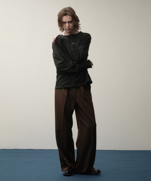 SELLE GLANT(セレグランテ)の「HENRY NECK SLUB LONG SLEEVE T-SHIRT / ヘンリーネックスラブロングTシャツ(Tシャツ/カットソー・メンズ・グレイッシュベージュ/ダークブラウン/カーキ/ブラック系/グレイッシュブルー/ボルドー/オフホワイト/ブラック・SMALL/LARGE/MEDIUM)」の22枚目の写真