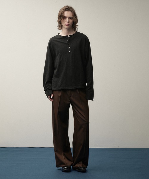 SELLE GLANT(セレグランテ)の「HENRY NECK SLUB LONG SLEEVE T-SHIRT / ヘンリーネックスラブロングTシャツ(Tシャツ/カットソー・メンズ・グレイッシュベージュ/ダークブラウン/カーキ/ブラック系/グレイッシュブルー/ボルドー/オフホワイト/ブラック・SMALL/LARGE/MEDIUM)」の20枚目の写真