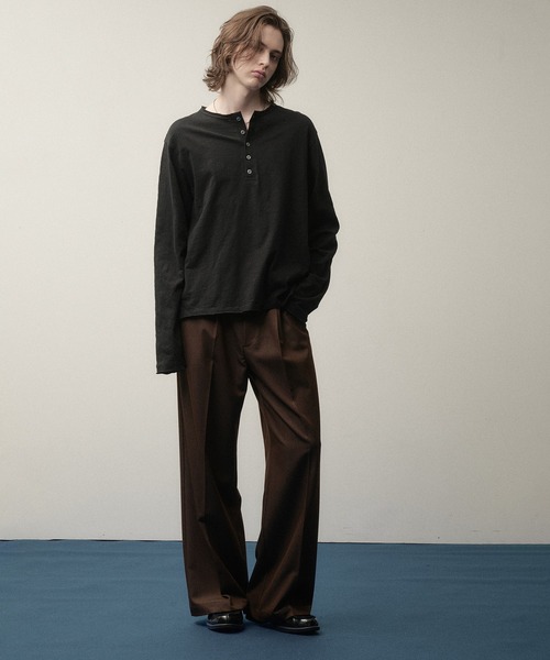 SELLE GLANT(セレグランテ)の「HENRY NECK SLUB LONG SLEEVE T-SHIRT / ヘンリーネックスラブロングTシャツ(Tシャツ/カットソー・メンズ・グレイッシュベージュ/ダークブラウン/カーキ/ブラック系/グレイッシュブルー/ボルドー/オフホワイト/ブラック・SMALL/LARGE/MEDIUM)」の21枚目の写真