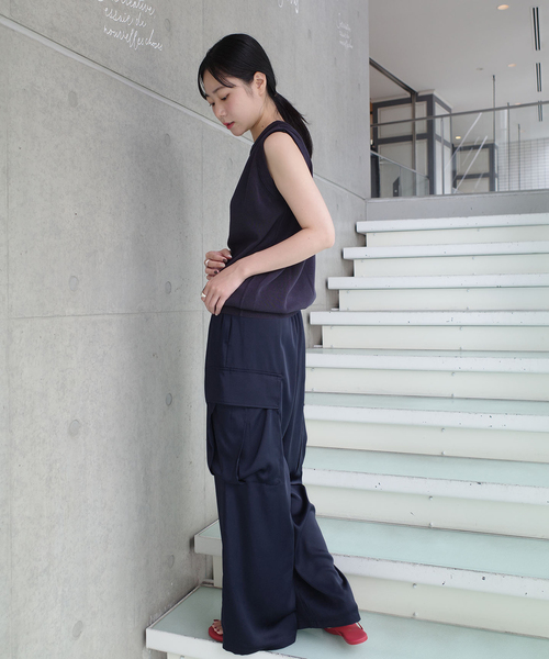IENA(イエナ)の「《一部店舗限定》Maison IENA サテンカーゴパンツ(カーゴパンツ・レディース・ネイビー・38/36)」の12枚目の写真