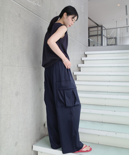 IENA(イエナ)の「《一部店舗限定》Maison IENA サテンカーゴパンツ(カーゴパンツ・レディース・ネイビー・38/36)」の13枚目の写真