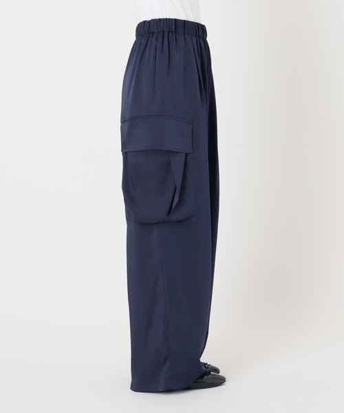 IENA(イエナ)の「《一部店舗限定》Maison IENA サテンカーゴパンツ(カーゴパンツ・レディース・ネイビー・38/36)」の17枚目の写真