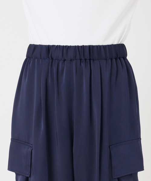 IENA(イエナ)の「《一部店舗限定》Maison IENA サテンカーゴパンツ(カーゴパンツ・レディース・ネイビー・38/36)」の18枚目の写真