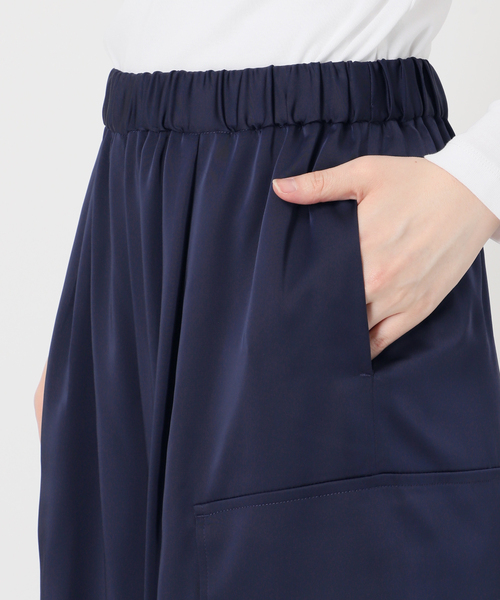 IENA(イエナ)の「《一部店舗限定》Maison IENA サテンカーゴパンツ(カーゴパンツ・レディース・ネイビー・38/36)」の20枚目の写真