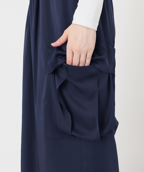IENA(イエナ)の「《一部店舗限定》Maison IENA サテンカーゴパンツ(カーゴパンツ・レディース・ネイビー・38/36)」の22枚目の写真