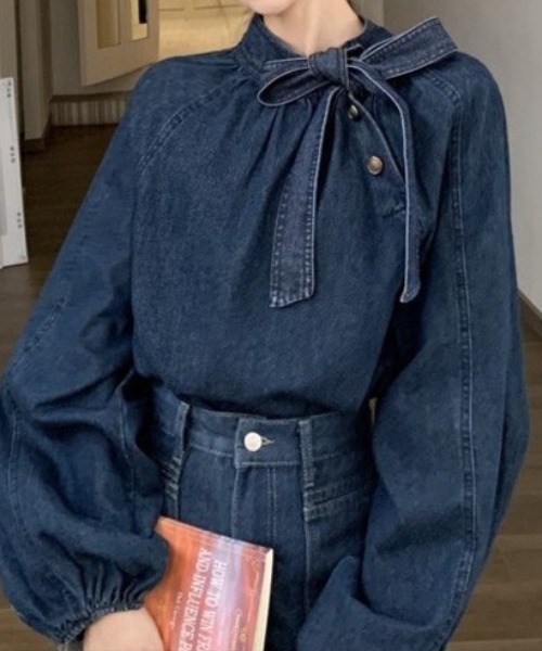 Teem Store(チームストア)の「アシンメトリーリボン ボリュームスリーブデニムブラウス(シャツ/ブラウス・レディース・ブルー・M)」の1枚目の写真